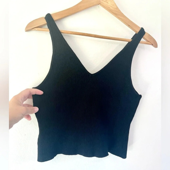 House of Harlow 1960 Ribbed Black Cropped V-Neck Tank Top Size Large - Picture 2 of 6
